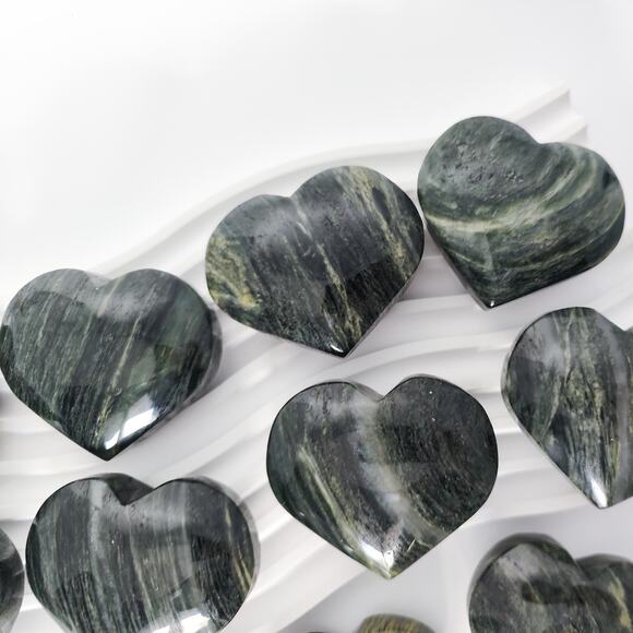 Green Rabbit Hair Quartz Heart Crystal Carving Healing Crystal - Picture 6 of 10